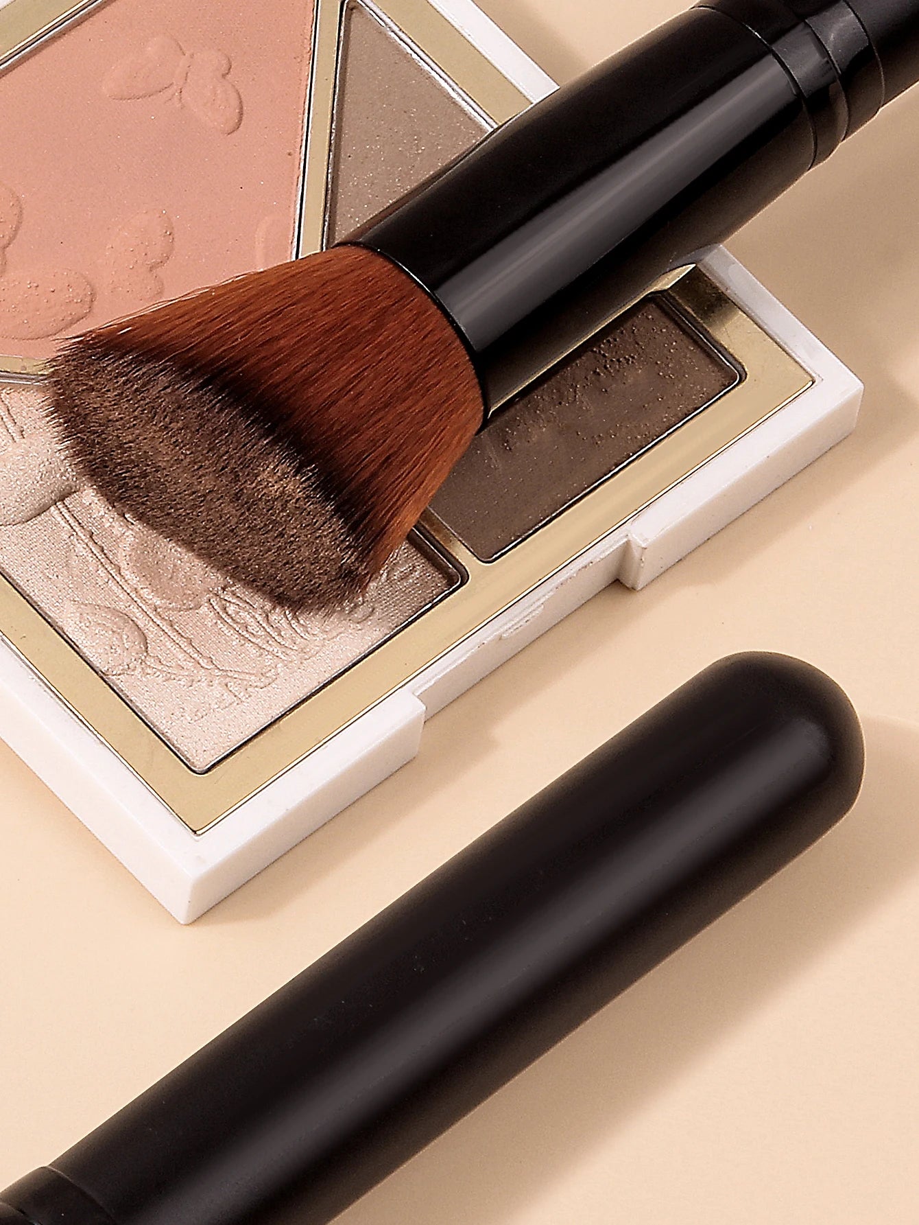 1PC Angled Foundation Blush Brush - Multipurpose Makeup Tool for Liquid, Cream & Powder, Beginner-Friendly Travel Essential